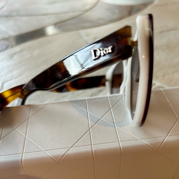 Chriistian Dior oversized sunglasses in great condition - Picture 2 of 6